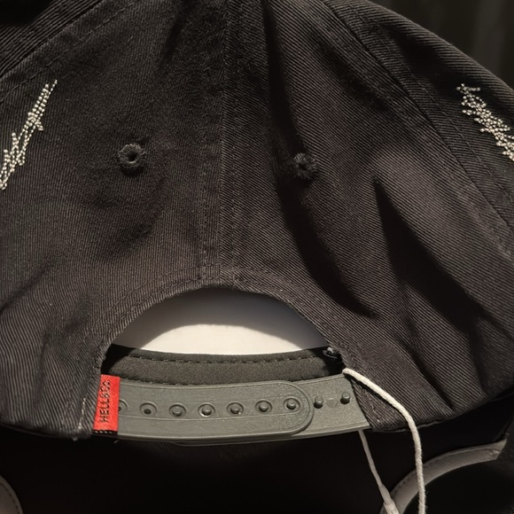 Black Cap - Picture 4 of 8